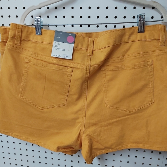 Ladies gold/yellow shorts- size 14 and 16. Casual wear with 2 front pockets - Picture 3 of 9